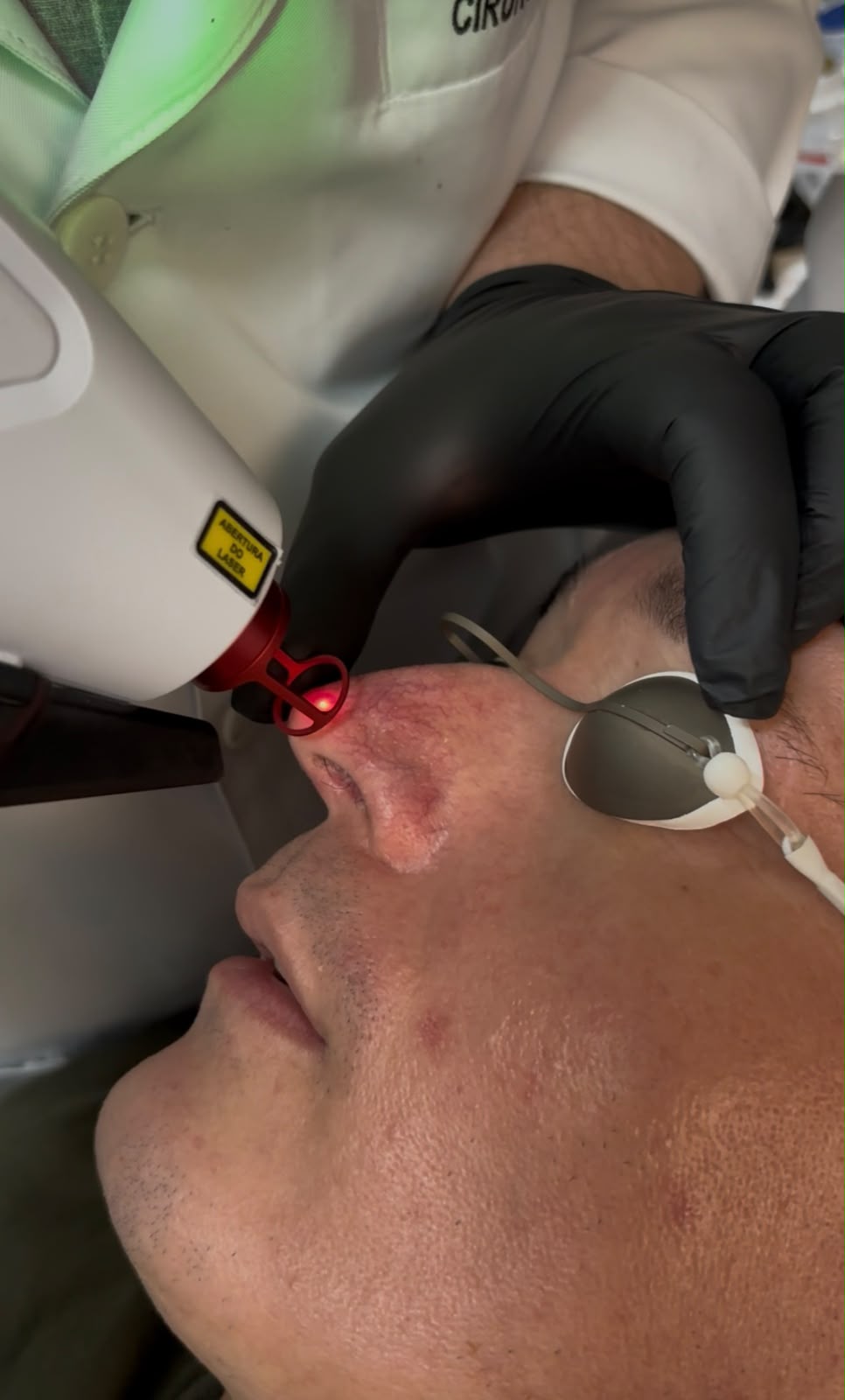 Dr. Ednardo Rodrigues em procedimento vascular